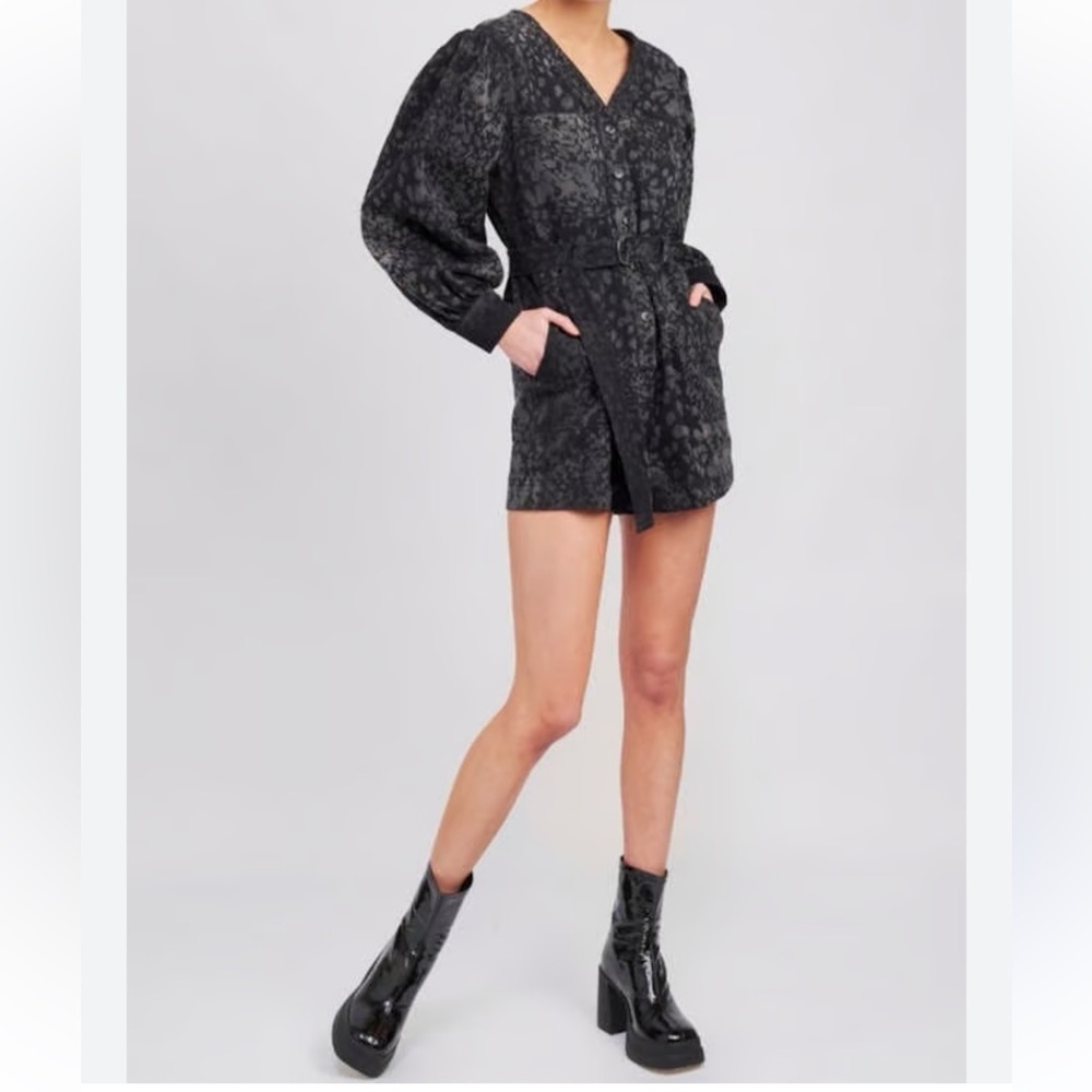 En Saison NWT size Small the Harlow Black & gray Leopard print belted romper‎
